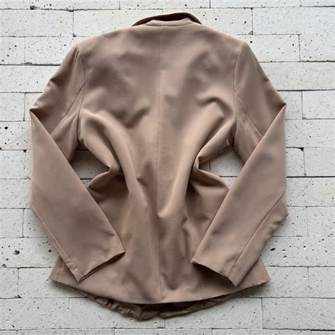 BLAZER ALFAIATARIA ALONGADO BOTÕES DOURADO LUXO NUDE Dondoca Moda Feminina