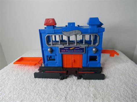 Hot Wheels Police Station Breakout City Play Set Mattel