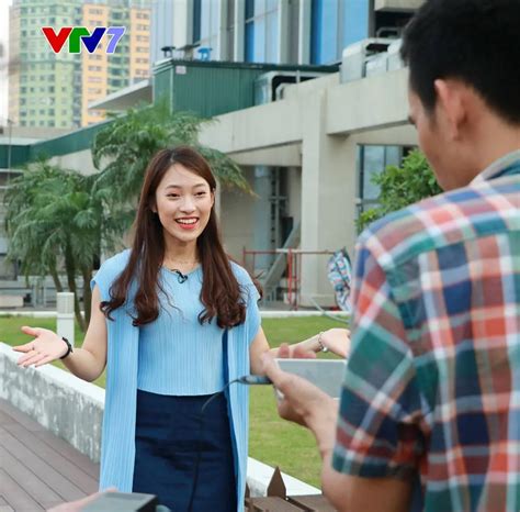 Hot girl nói 7 thứ tiếng Khánh Vy Từ khách mời tới MC của 8 IELTS