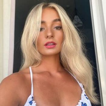 Get Rose Cassidy Free Stripping And Nude Links At FreeOnes