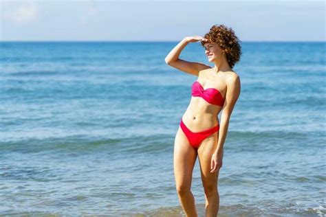 Mujeres En Bikini Imágenes Fotos y Fondos de pantalla para Descargar Gratis