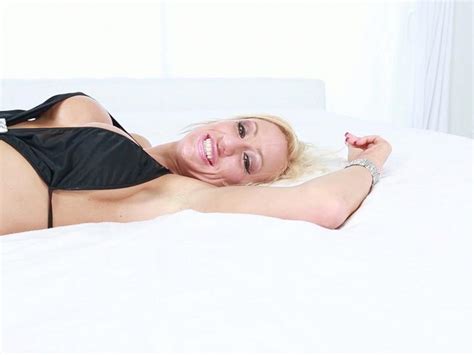 Petite Blonde Zoey Portland Has Her Pussy Stretched By A Inch Cock Vouyer Productions