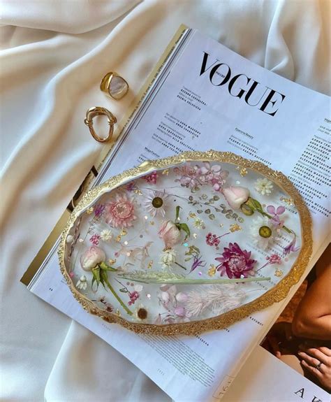 Поднос из смолы с сухоцветами в 2025 г | Искусство из смолы, Смола ...