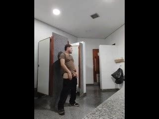 我差点在电影院的洗手间里闪现自己 Pornhub Gay