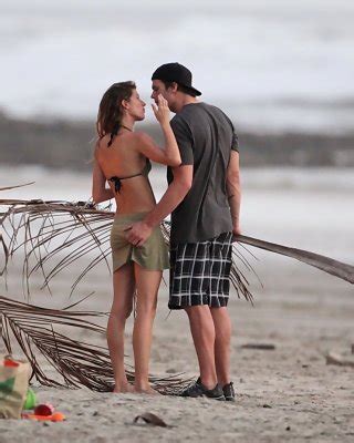 Gisele Bundchen Showing Off Her Skinny Bikini Body On A Beach In Costa Rica Porn Pictures XXX