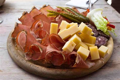 Salumi E Formaggi Nello Stesso Tagliere Gli Esperti Lanciano Lallarme