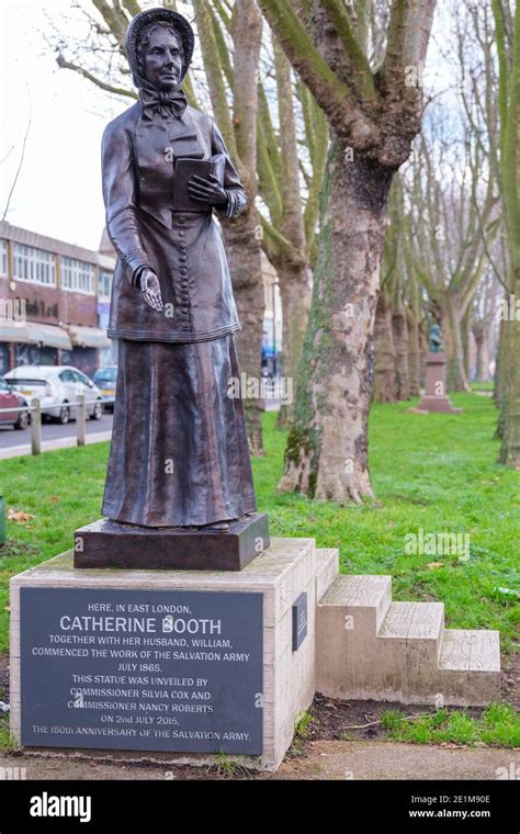 Catherine booth statue hi-res stock photography and images - Alamy