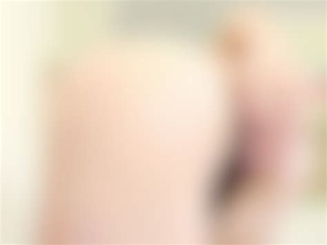 Violet Russo Strips Naked On Her Couch Kostenlose Pornovideos YouPorn