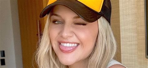 Kelsea Ballerini Hot Pics Photos Kelsea Ballerini