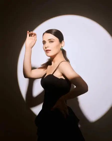 Radhika Madan Looking Hot Navel Pics And Photo In Lehnga