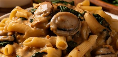 Macarrones Con Champiñones Y Espinacas En Salsa Cremosa Mandolina