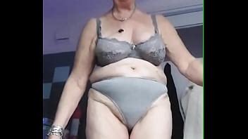 Oma Neukt Harige Kut Met Komkommer Xvideos