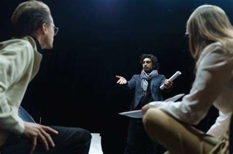 Macam-Macam Tugas Sutradara dalam Seni Teater - Adjar