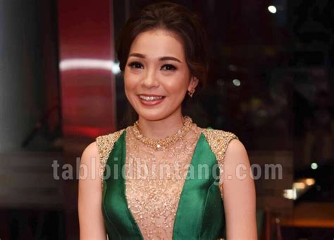 8 Hot Sexy Maya Septha Bikini Pics