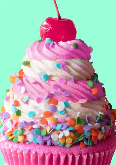 Strawberry Birthday Cake Cupcakes - www.thescranline.com