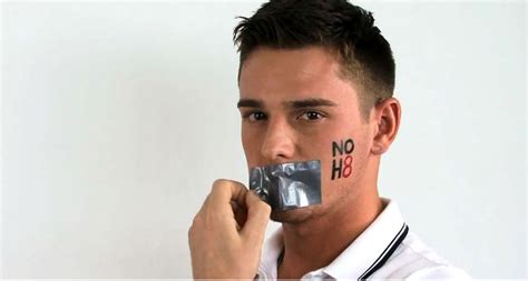 Il Porno Attore Brent Corrigan Posa Contro La Prop Gay It