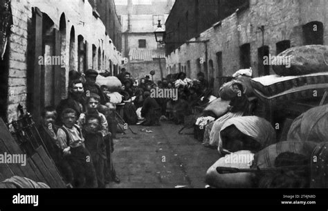 Victorian London Street Hi Res Stock Photography And Images Alamy