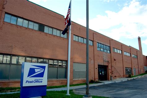 Social media is buzzing about usps trackign being down again 39