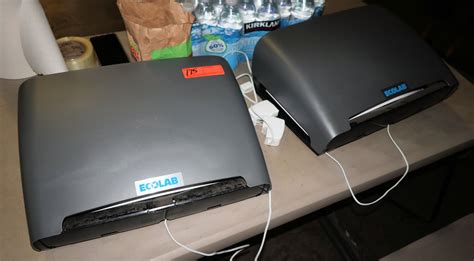 Qty Ecolab Fly Lights Pest Control Oahu Auctions