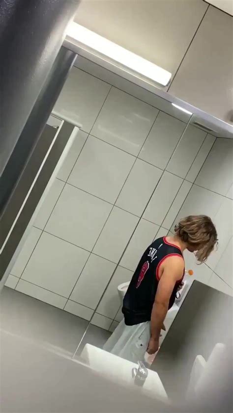 Blonde Chav Pissing ThisVid