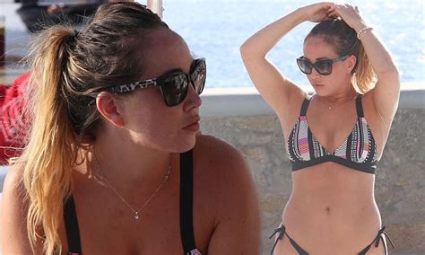 Lauryn Goodman Shows Off Curves In Bikini As She Soaks Up Sunshine In Mykonos Daily Mail Online