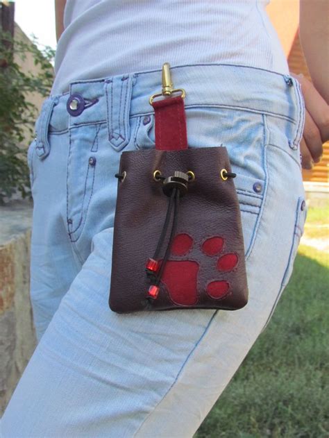 Кожаная сумочка для лакомств