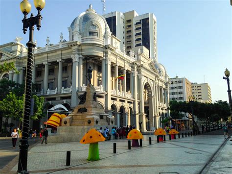 Explore the city hall of Guayaquil inside and out.