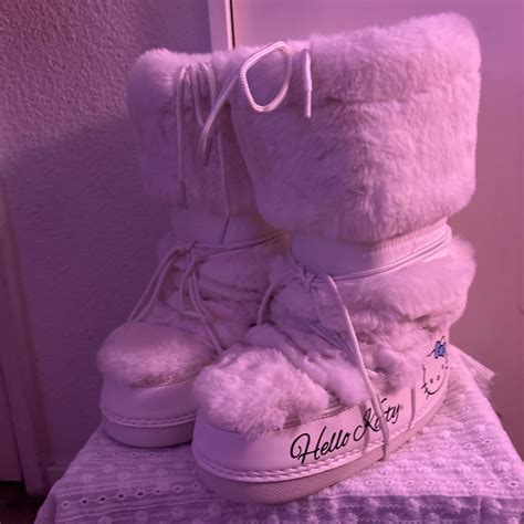 - hello kitty x forever 21 fur boots 🤍 - size 7... - Depop