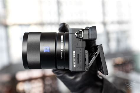 Sony a6400 review: a good camera held back by an aging design - The Verge