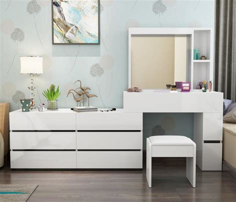 Комод в спальню: угловой, узкий и другие варианты в интерьере комнаты, фото