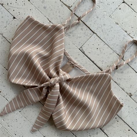 CONJUNTO PREMIUM LISTRADO TRÊS PEÇAS NUDE Dondoca Moda Feminina