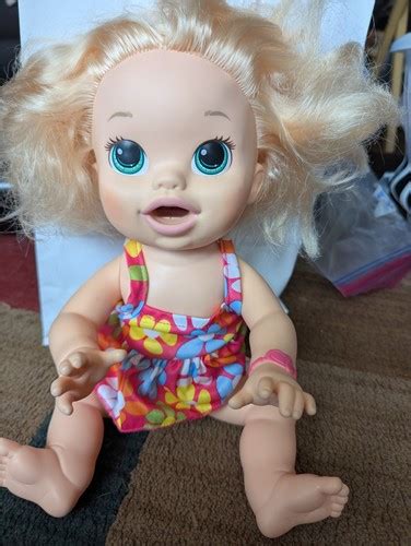 Hasbro Baby Alive Doll 2014 Super Snacks Snackin Sara Blonde
