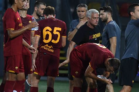 Ritiro Roma La Squadra Parte Per Il Portogallo Per Iniziare La Seconda