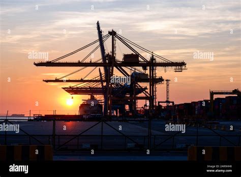 harbor freight perspective  import  export stock photo alamy