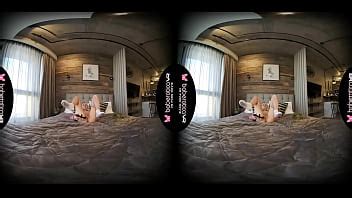 Nena rubia sola Mika se masturba todo el día en realidad virtual XVIDEOS