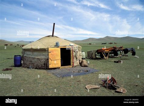 Yurt Mongolia Horse Hi Res Stock Photography And Images Alamy