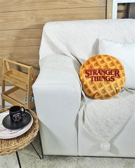 Almofada Waffle Stranger Things Bege Netflix Fanlab Oficial