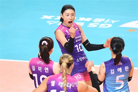 노련한 김연경 화끈한 옐레나 36점 합작···흥국생명 Gs칼텍스 제압