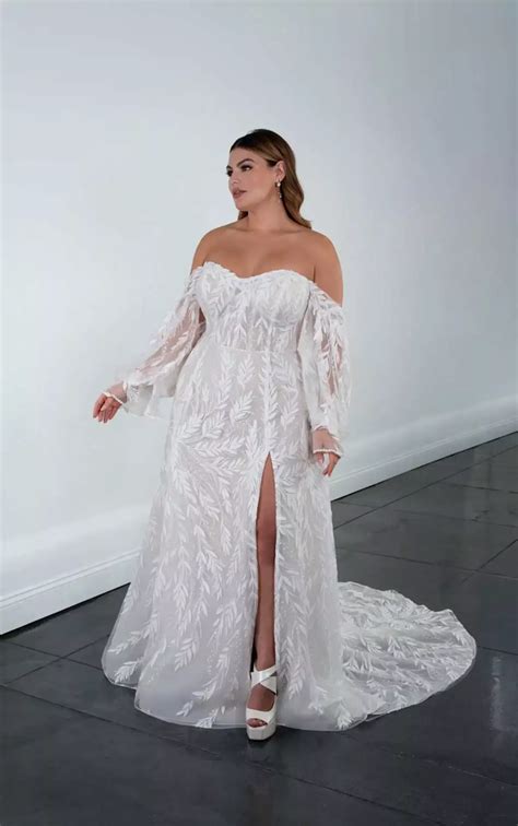 Fashion-Forward Leaf Lace Plus Size A-Line Wedding Dress with Off-the