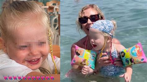 Bianca Guaccero Abbina Le Treccine Colorate Al Bikini Floreale Rosa