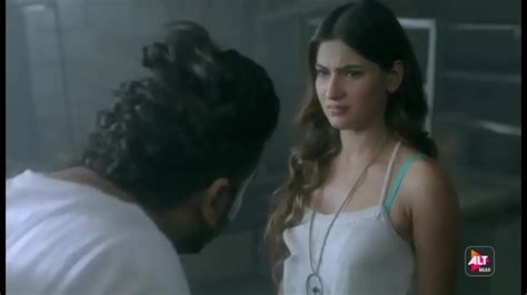 Karishma Sharma Ass Grabbed By Fat Guy XVIDEOS