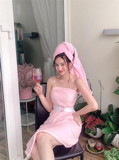 Cao Thái Hà khoe vẻ quyến rũ khi diện bikini gợi cảm