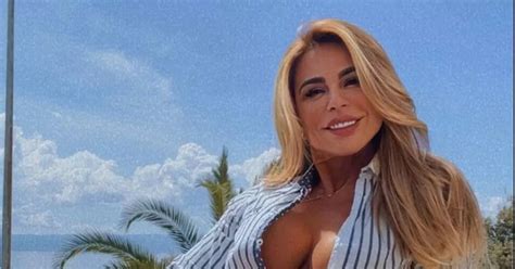 Ripped Gran Poses Naked With Angel Wings At Graveyard As Gift For The Dead Trendradars Uk