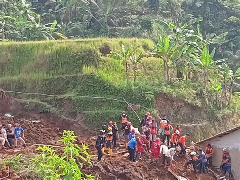 RESPON PMI DALAM BENCANA LONGSOR DI KABUPATEN SUKABUMI Pmijabar Or Id