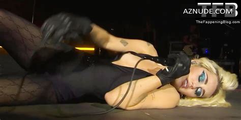 Miley Cyrus Sexy Seen Flashing Her Nude Tit On Stage During Her Performance In Sao Paulo AZNude