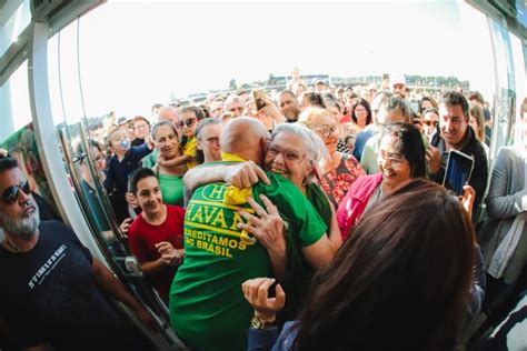 V Deo Ap S Dias Havan Reabre Loja Destru Da Por Enchente Em