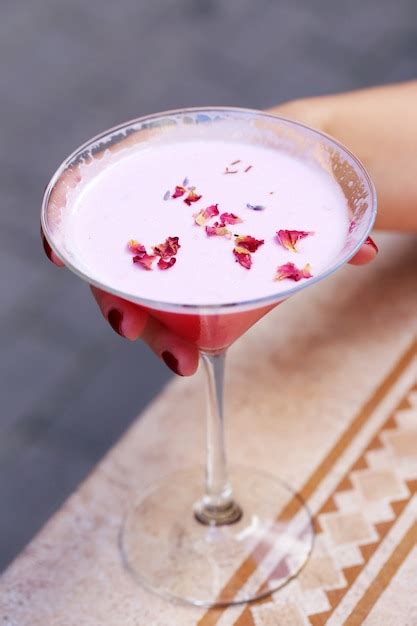 Женщина с напитком | Бесплатно Фото