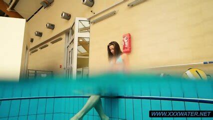 Hairy Pussy Teen Deniska In The Pool