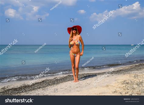 Sexy Blonde Model Bikini 스톡 사진 1285256572 Shutterstock