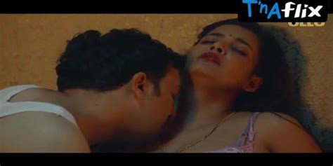 Riddhima Tiwari Lesbian Butt Scene In Walkman Tnaflix